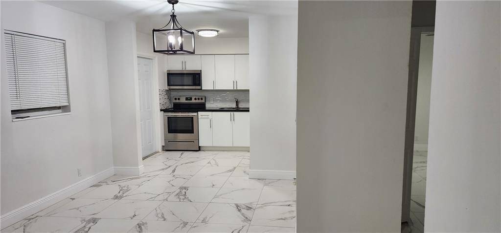 Hallandale Beach, FL 33009,900 SW 11th St #3