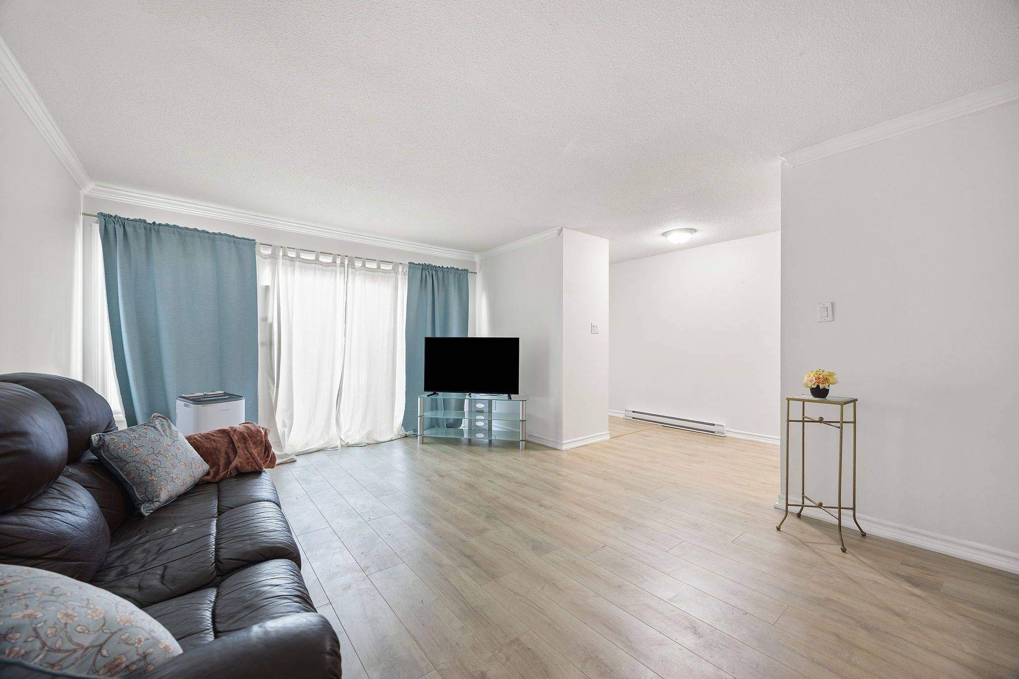 Aurora, ON L4G 3M2,242 Milestone CRES