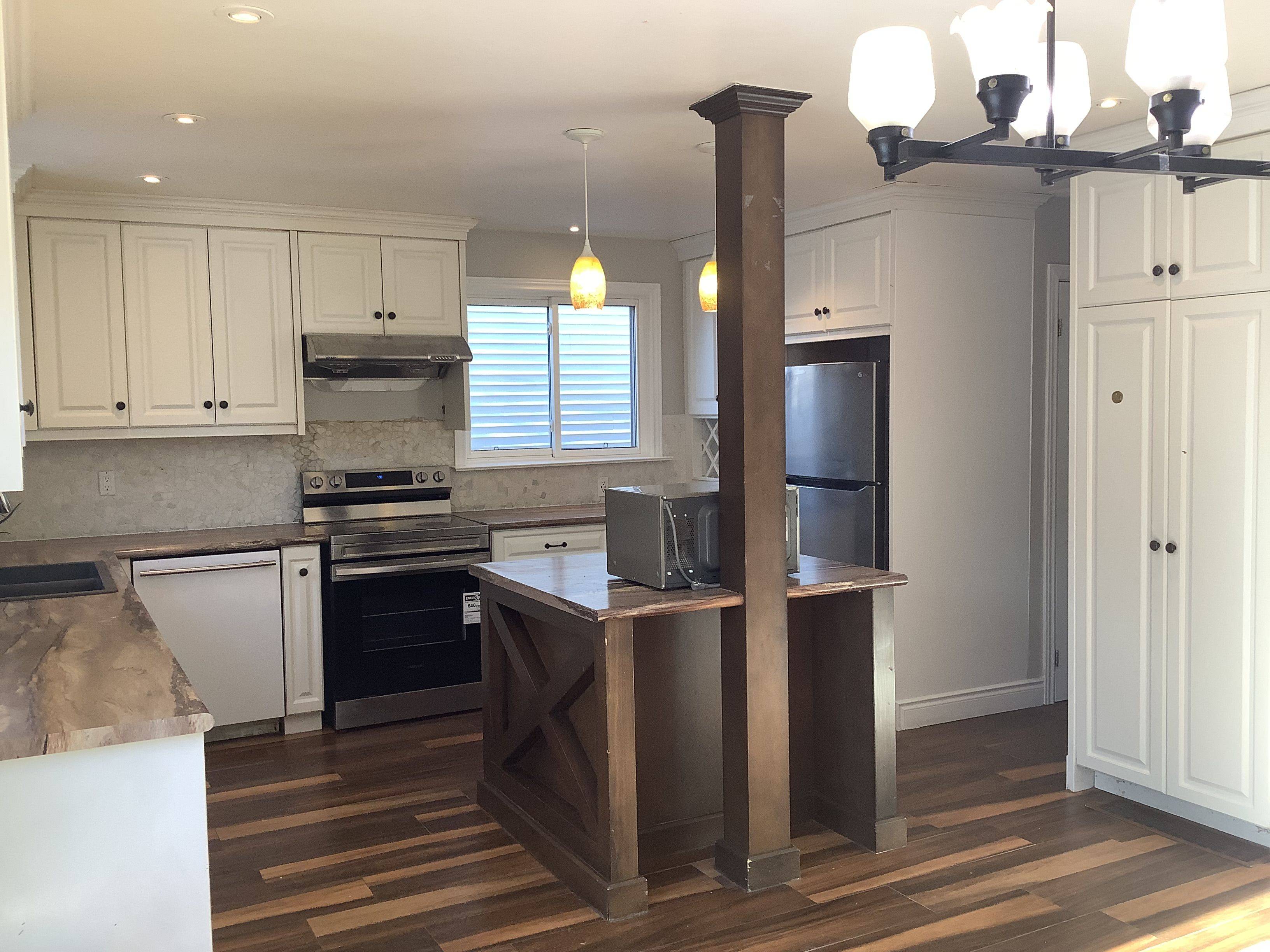 Barrie, ON L4M 5X3,11 Rosenfeld DR