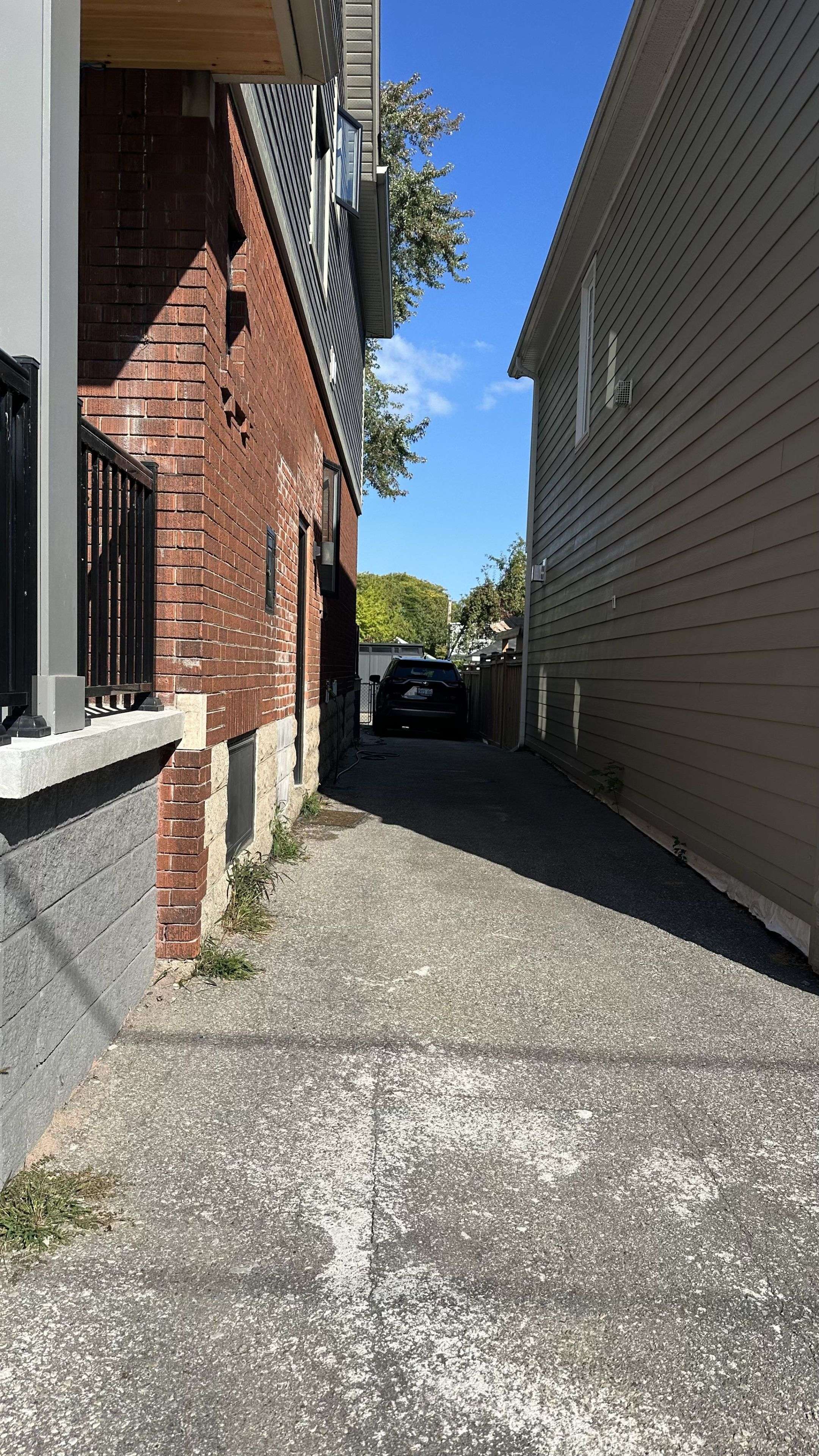 Toronto W06, ON M8V 2Y1,83 Third ST