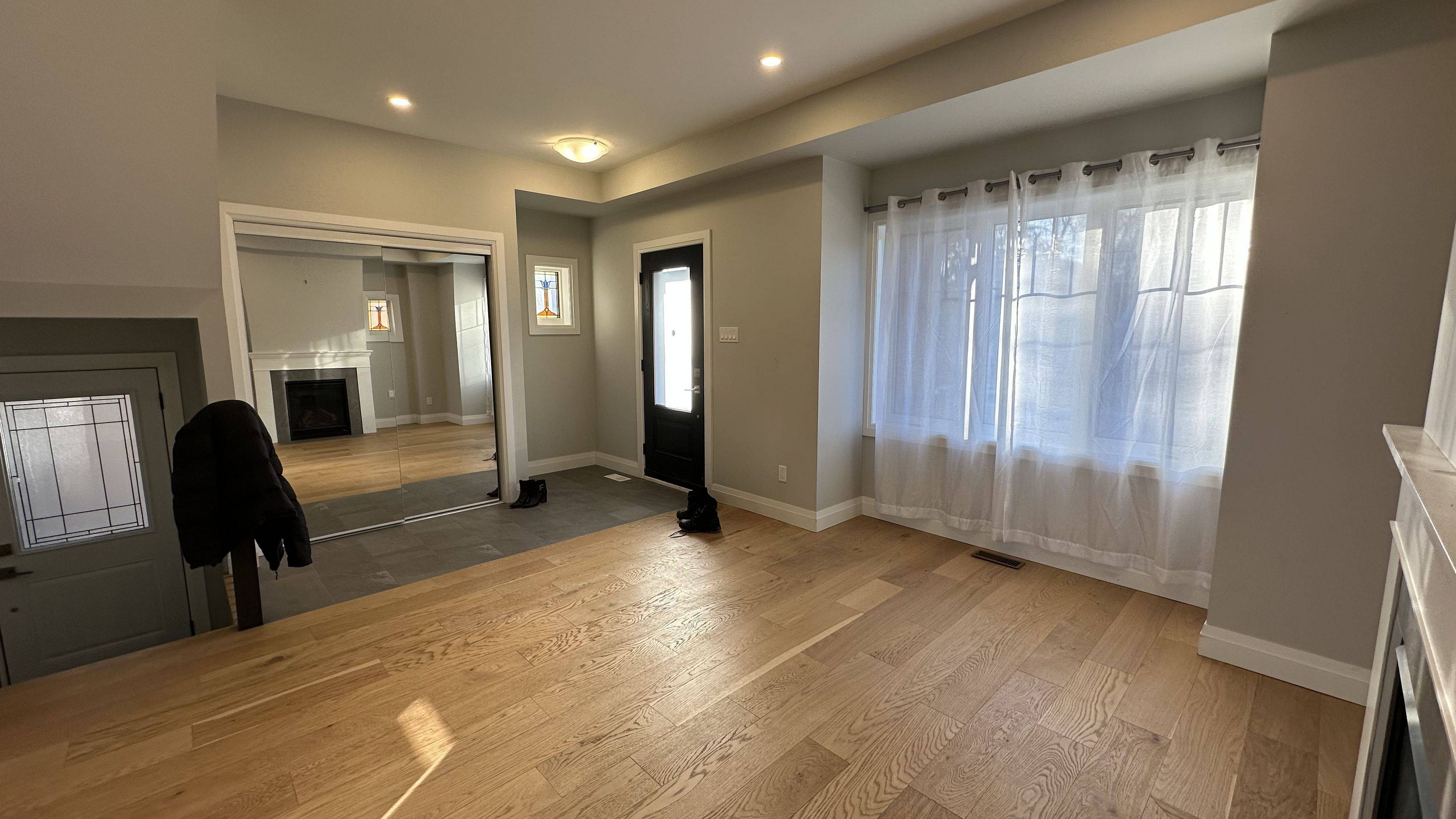 Toronto W06, ON M8V 2Y1,83 Third ST