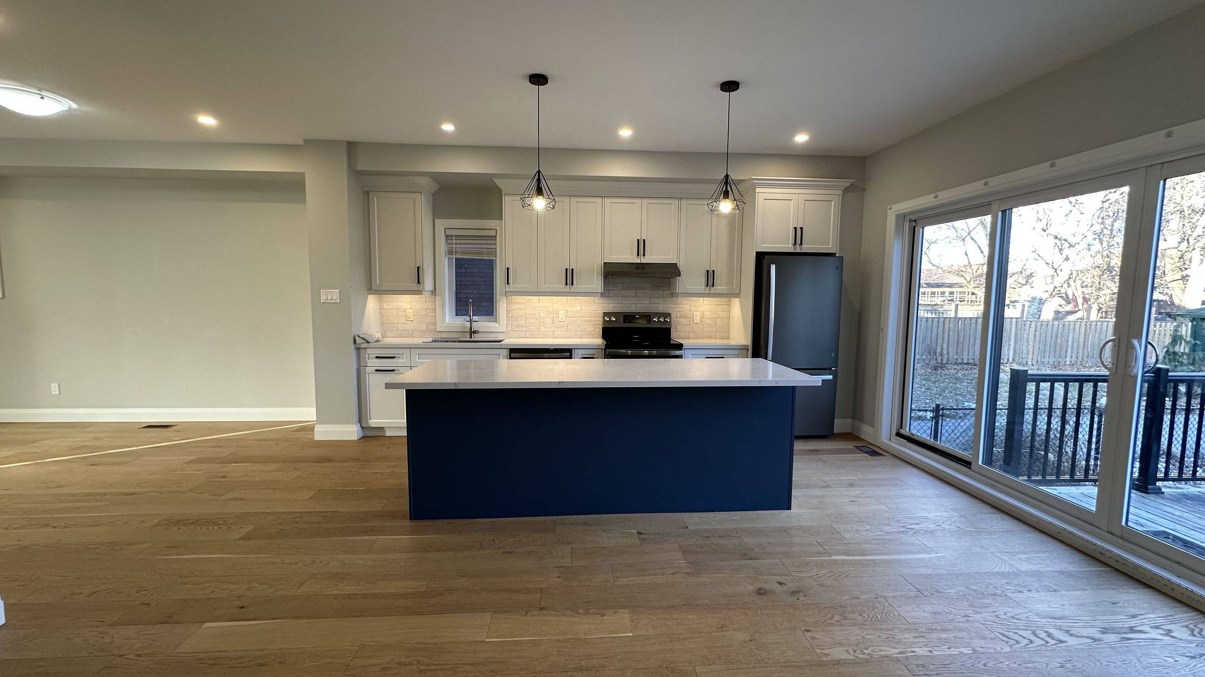 Toronto W06, ON M8V 2Y1,83 Third ST