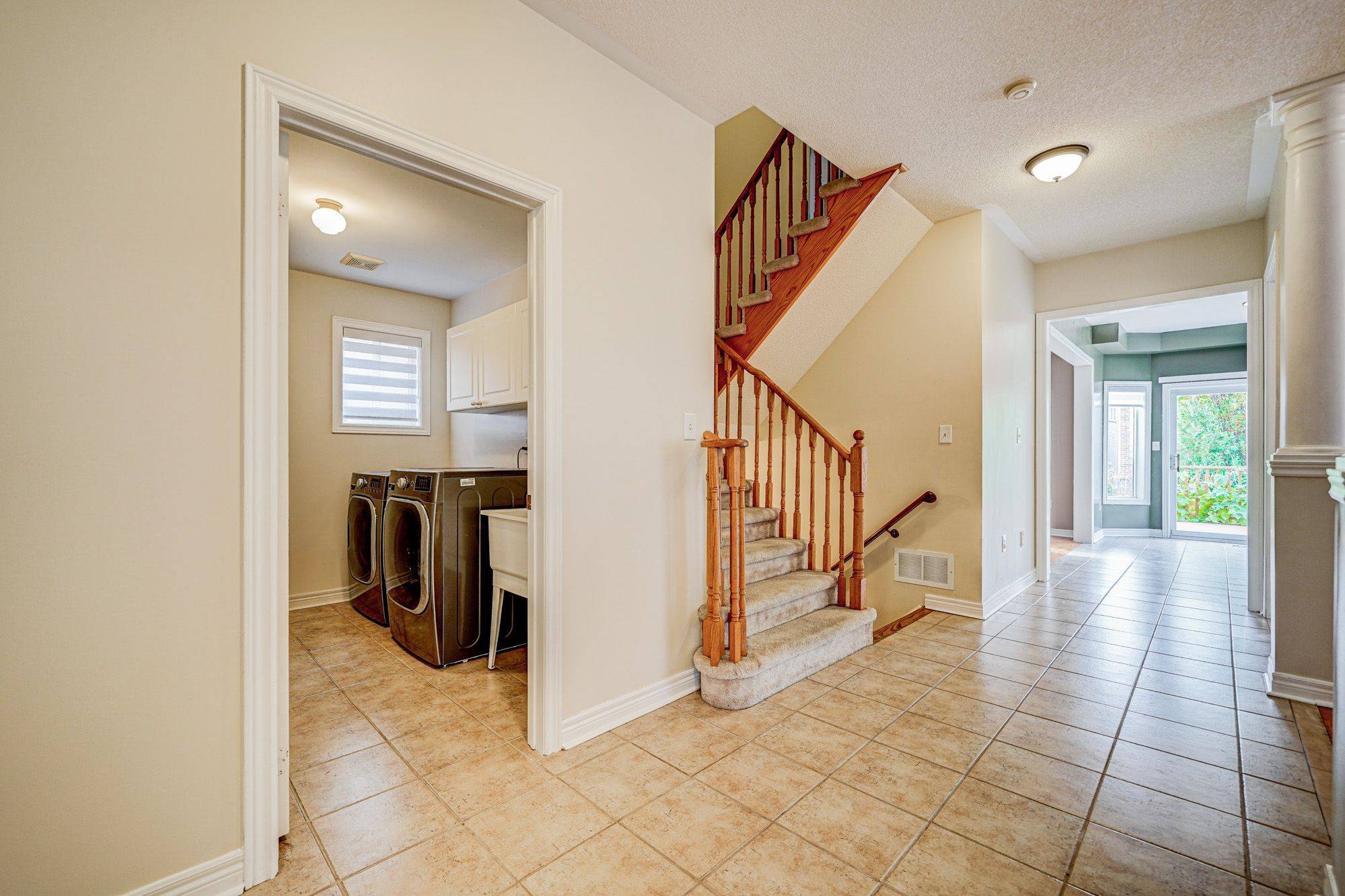 Oakville, ON L6H 6Y5,2470 Nichols DR