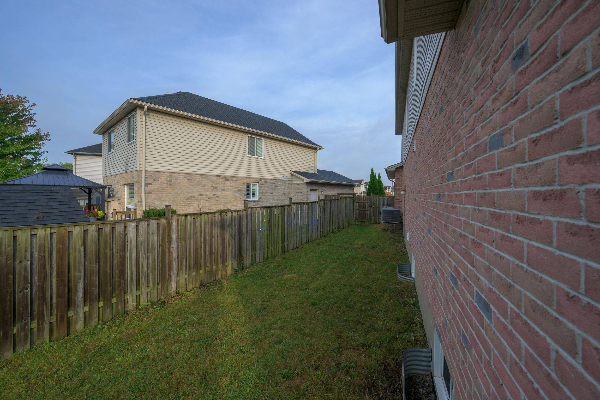 London North, ON N6G 5R7,1605 Mickleborough CT