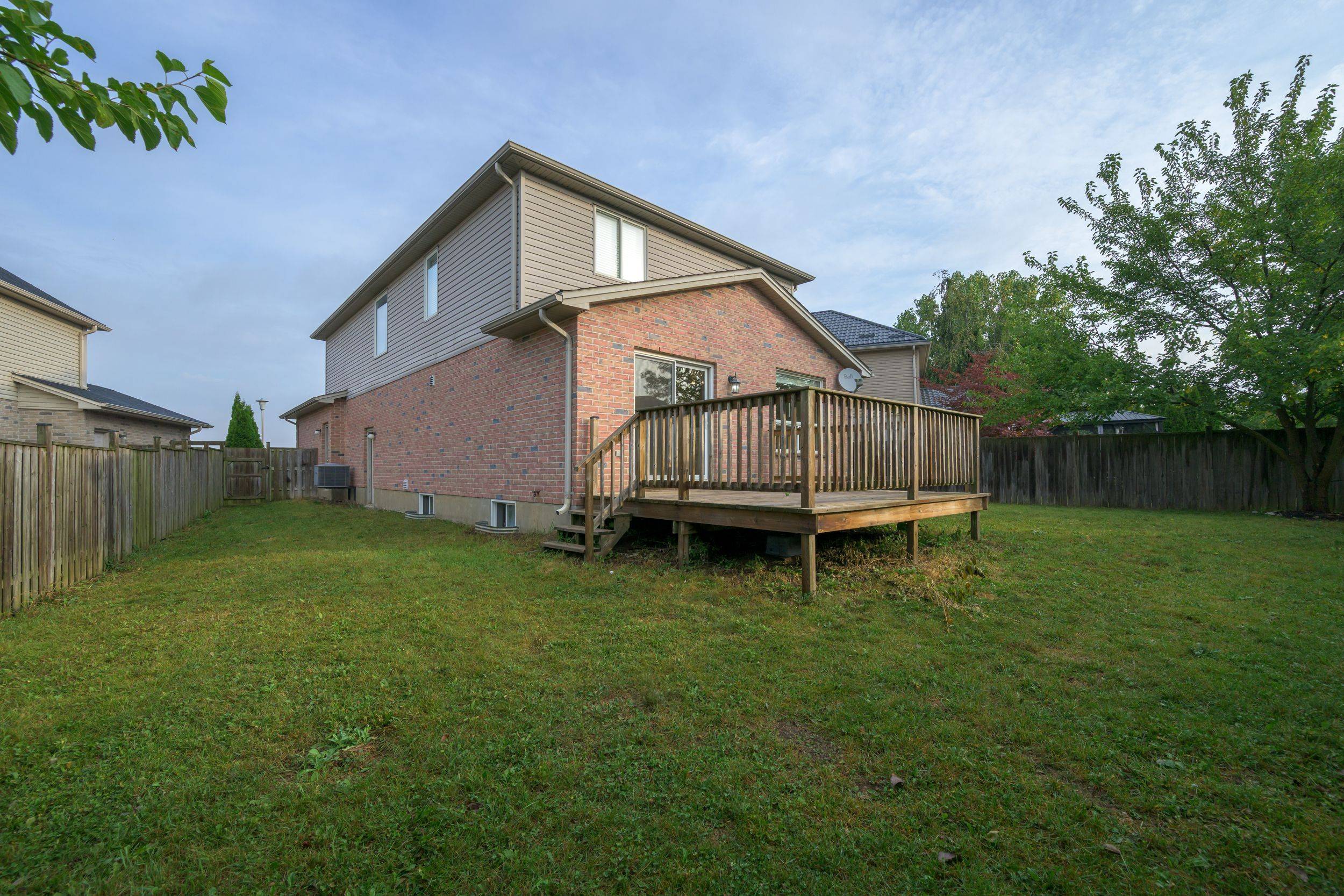 London North, ON N6G 5R7,1605 Mickleborough CT