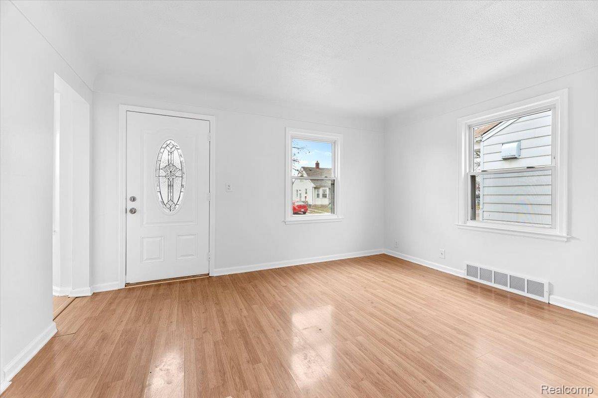 Lincoln Park, MI 48146,2146 University AVE