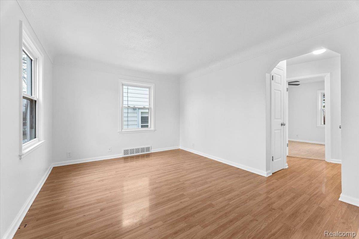 Lincoln Park, MI 48146,2146 University AVE