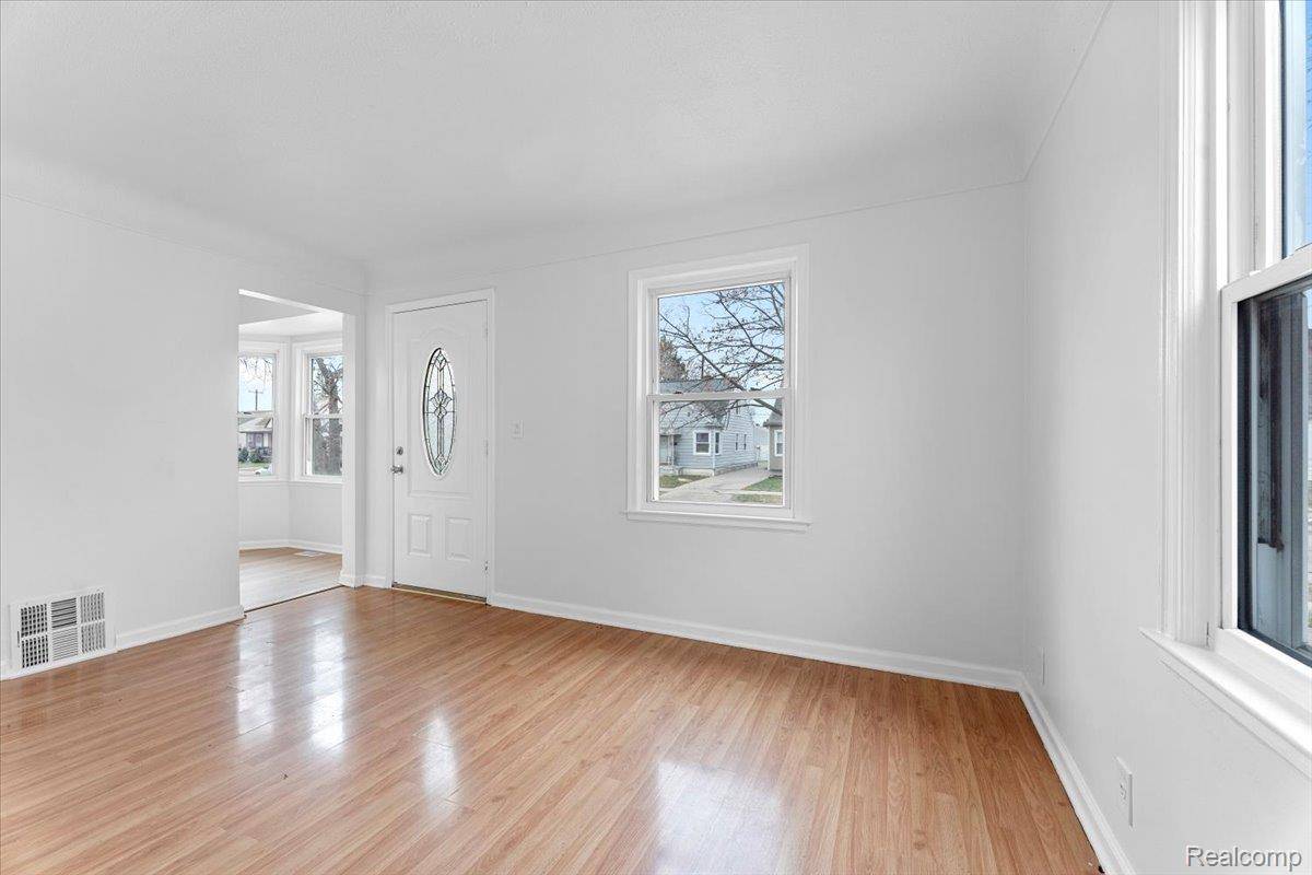 Lincoln Park, MI 48146,2146 University AVE