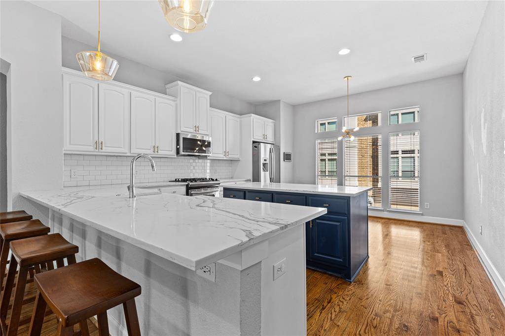 Dallas, TX 75201,907 City Side Lane