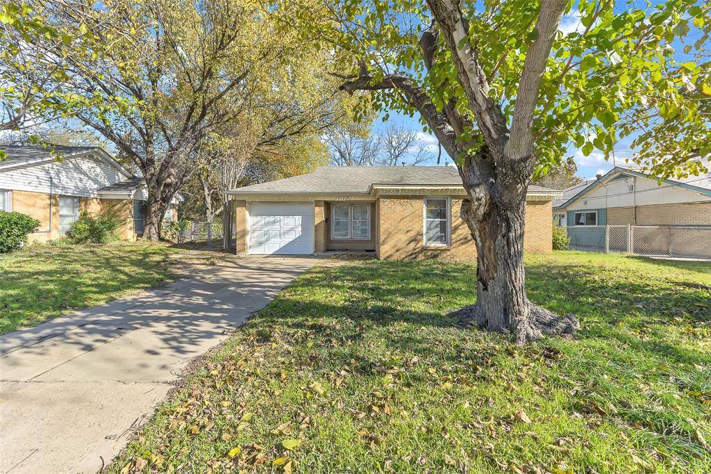 River Oaks, TX 76114,908 Yale Street