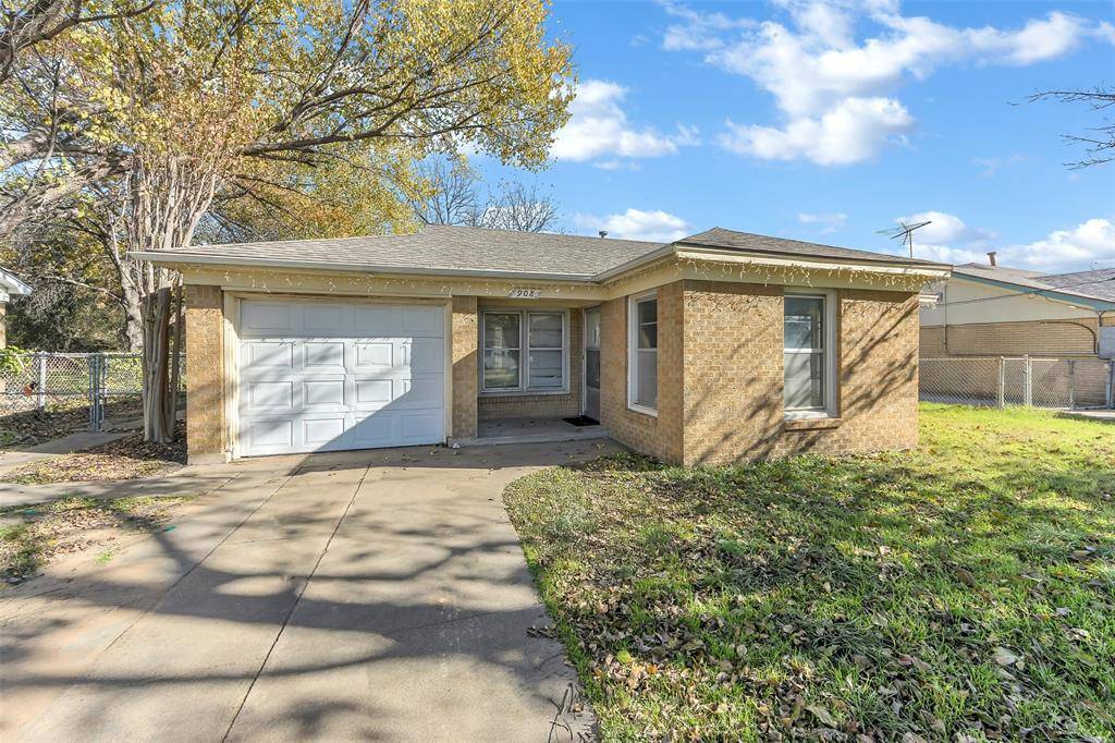 River Oaks, TX 76114,908 Yale Street