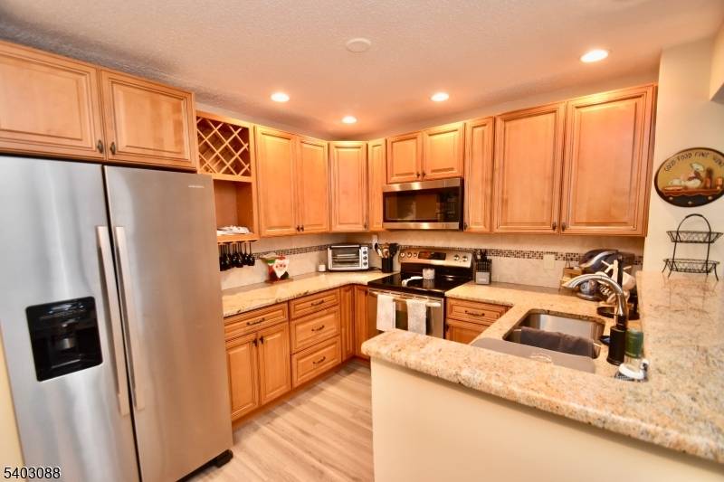 Jefferson Twp., NJ 07438,15 Heritage Ct