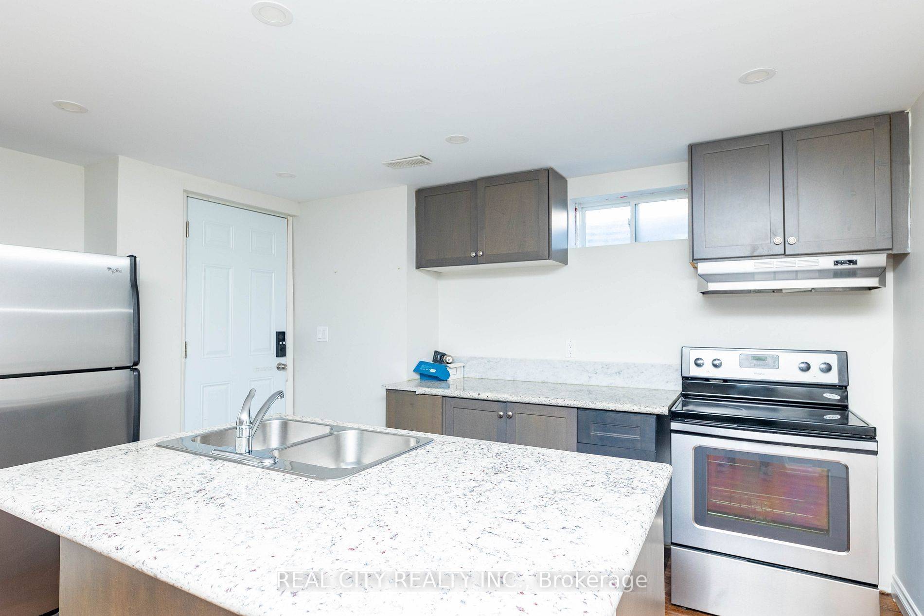 Vaughan, ON L4H 3Z4,54 Killington AVE W