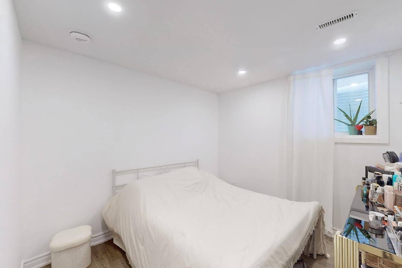 Richmond Hill, ON L4E 4H4,107 Bel Canto CRES W #Basement