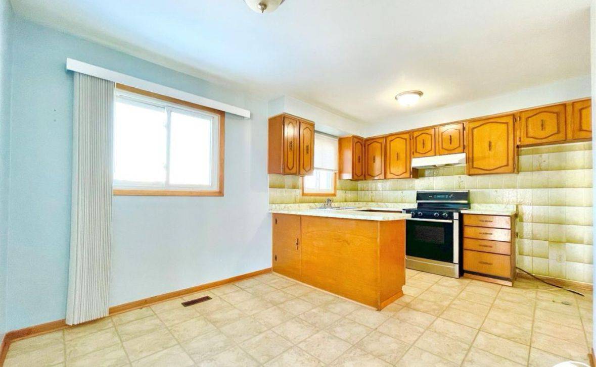 Vaughan, ON L4K 2E4,3 Prairie Dunes PL #UPPER