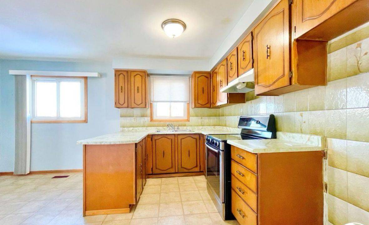 Vaughan, ON L4K 2E4,3 Prairie Dunes PL #UPPER & LOWER