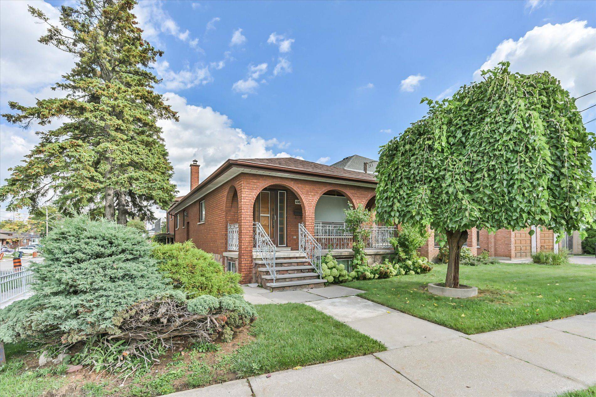 Toronto W04, ON M6L 2M3,135 Jay ST