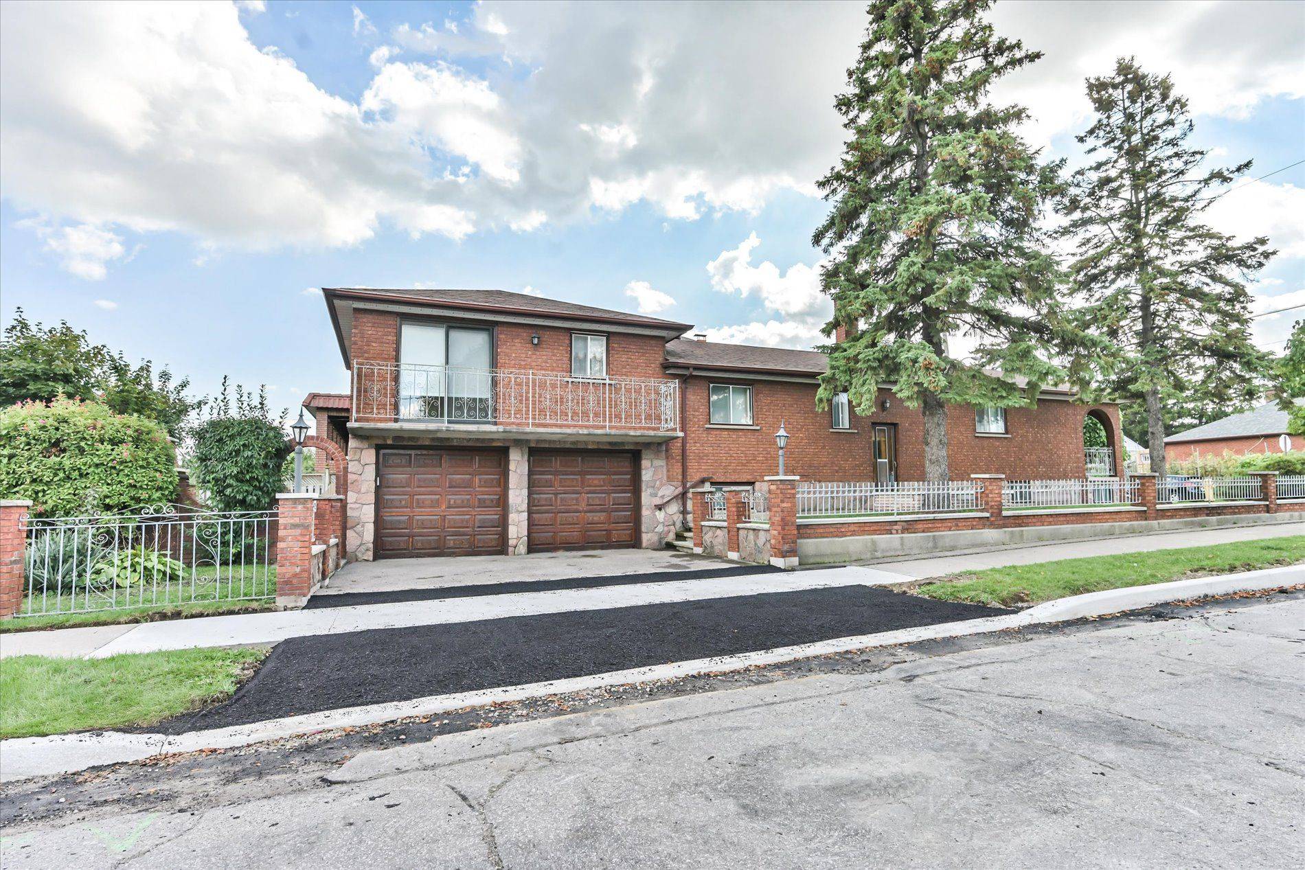 Toronto W04, ON M6L 2M3,135 Jay ST