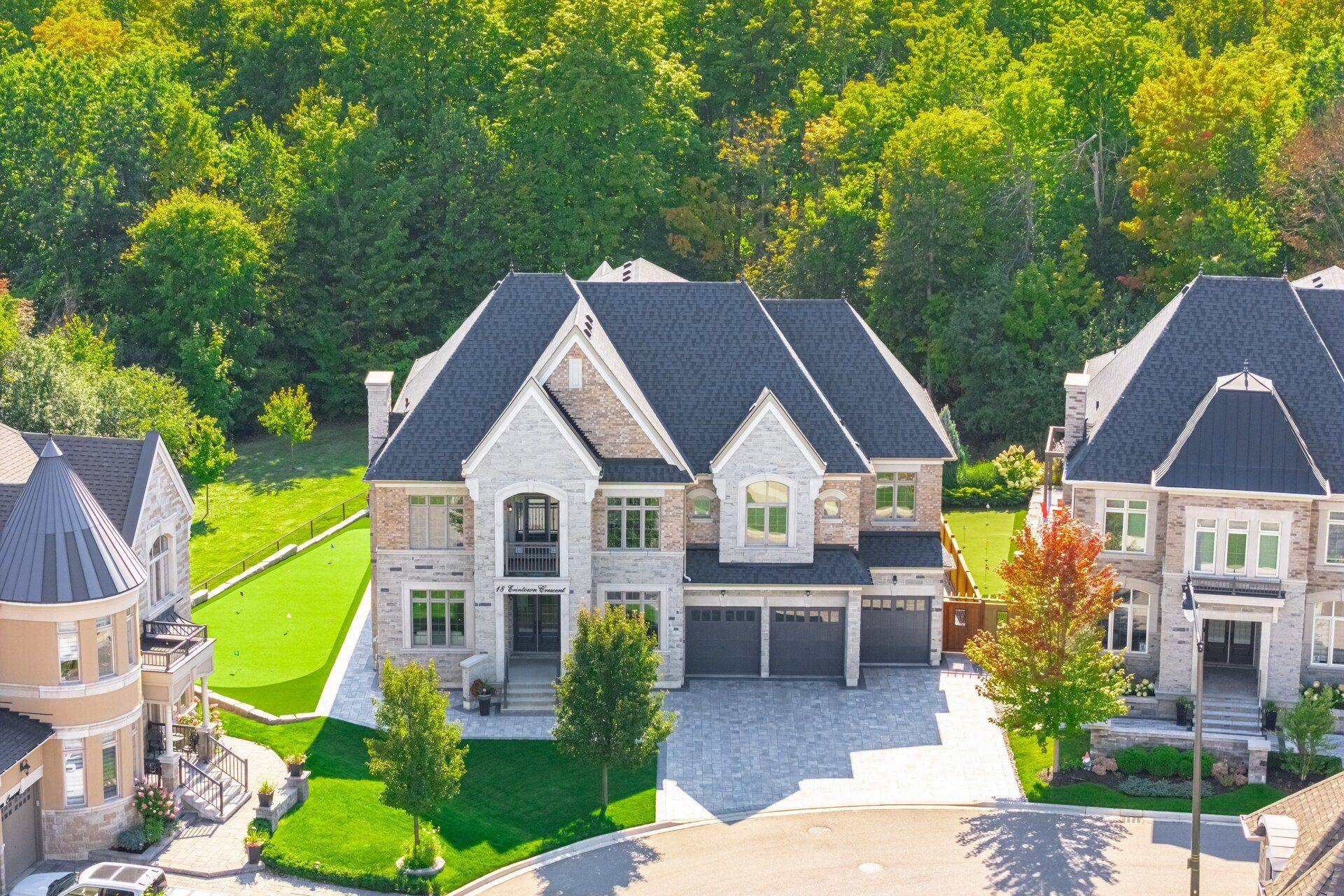 Brampton, ON L6P 4H2,18 Erintown CRES