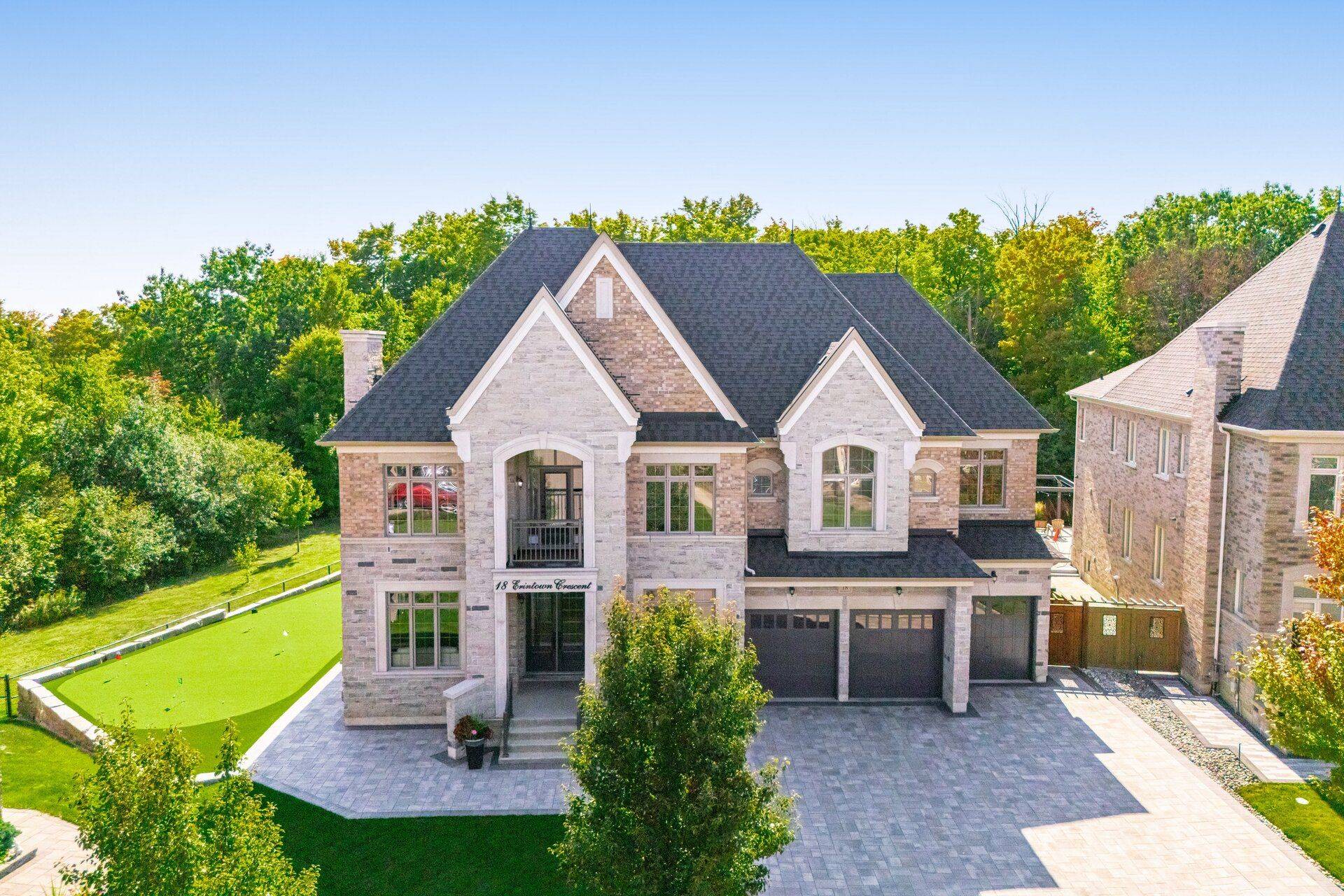 Brampton, ON L6P 4H2,18 Erintown CRES