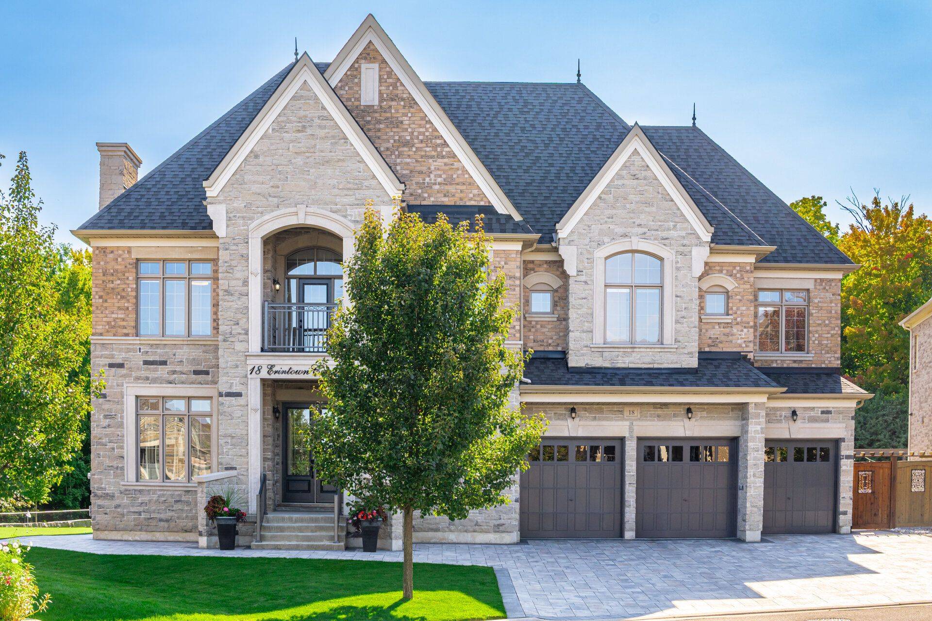 Brampton, ON L6P 4H2,18 Erintown CRES