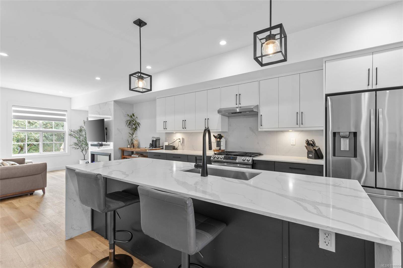 Langford, BC V9B 3E9,624 Strandlund Ave #103