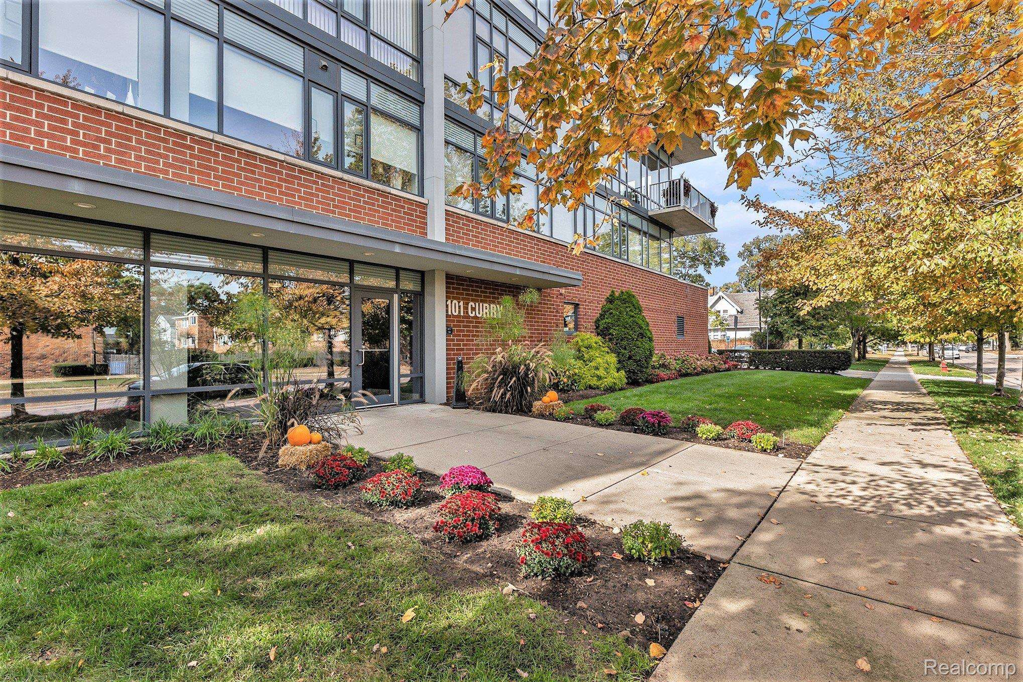 Royal Oak, MI 48067,101 Curry Avenue #404