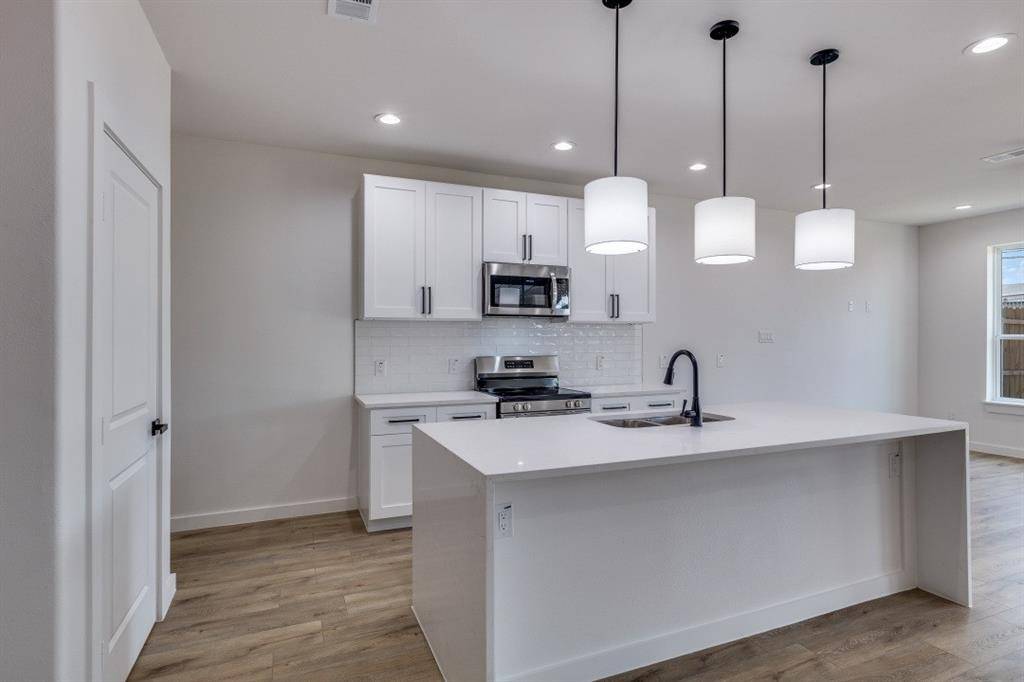 Dallas, TX 75215,2427 Merlin Street