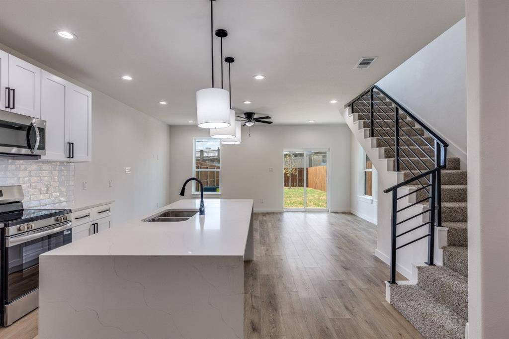 Dallas, TX 75215,2427 Merlin Street