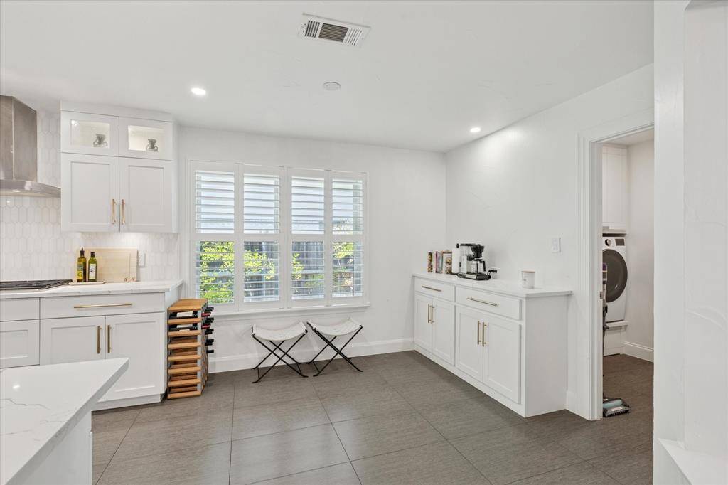 Dallas, TX 75238,10023 Edgecove Drive