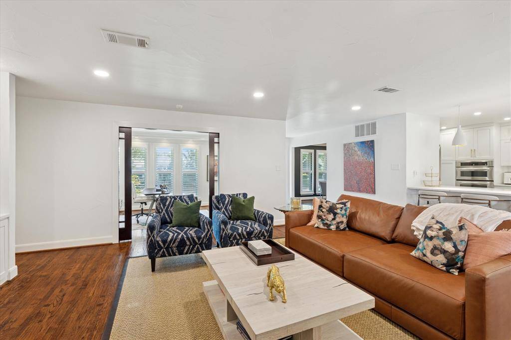 Dallas, TX 75238,10023 Edgecove Drive