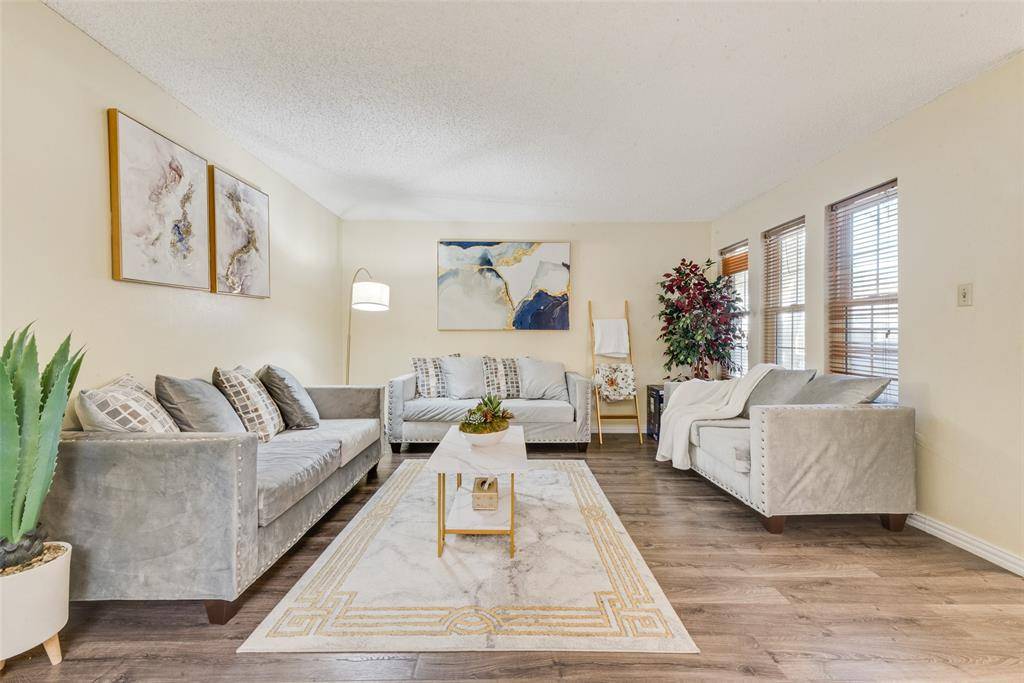 Richardson, TX 75081,527 Towne House Lane