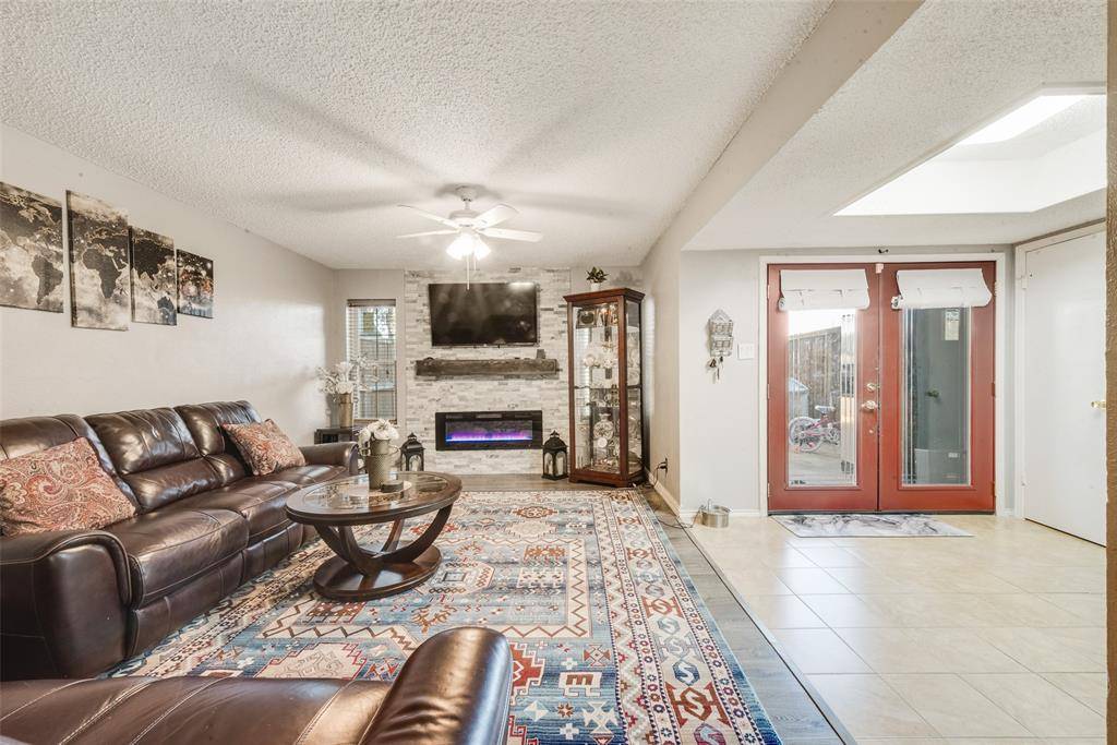 Richardson, TX 75081,527 Towne House Lane