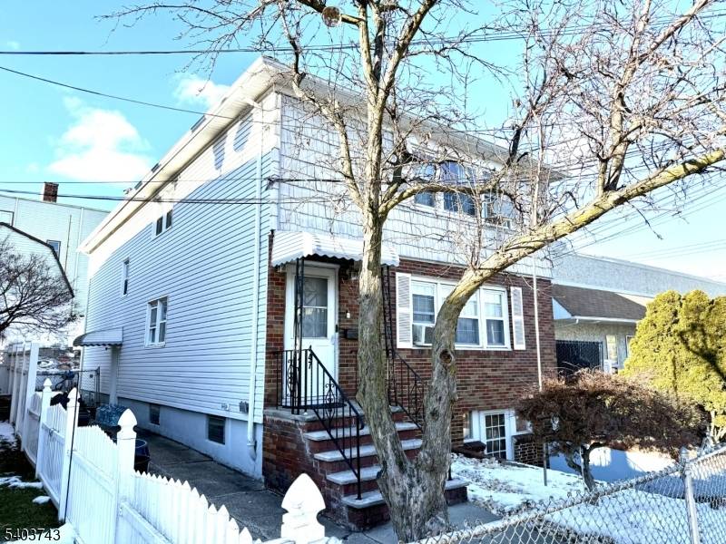 Kearny Town, NJ 07032,447 Elm St