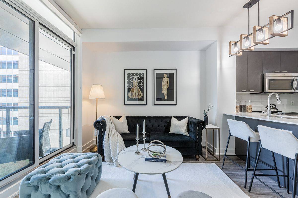 Toronto C10, ON M4P 0B9,30 Roehampton AVE #610