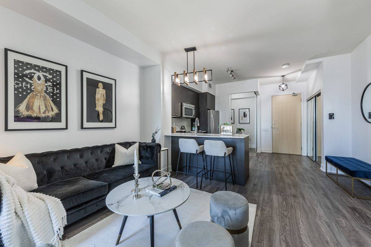 Toronto C10, ON M4P 0B9,30 Roehampton AVE #610