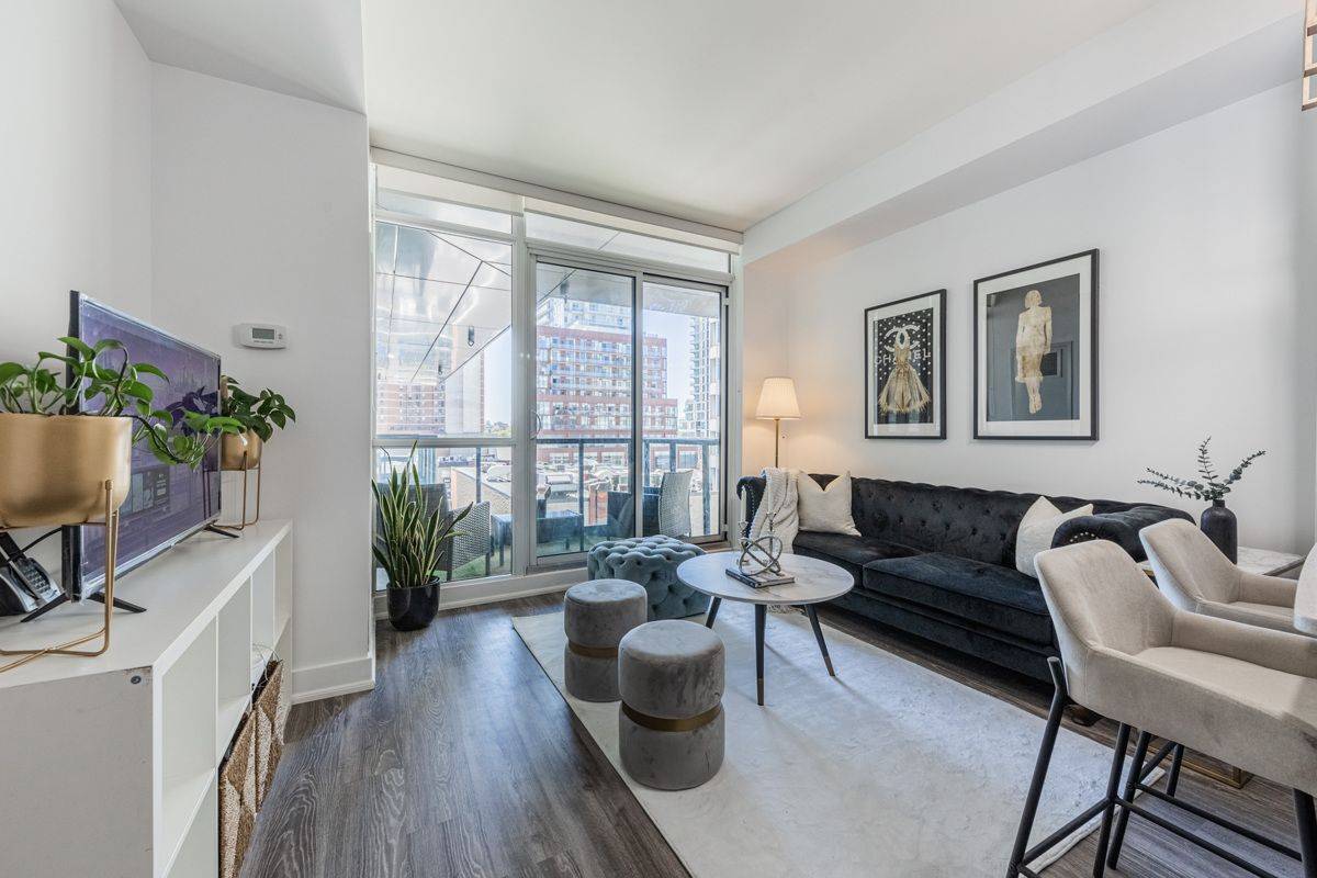 Toronto C10, ON M4P 0B9,30 Roehampton AVE #610