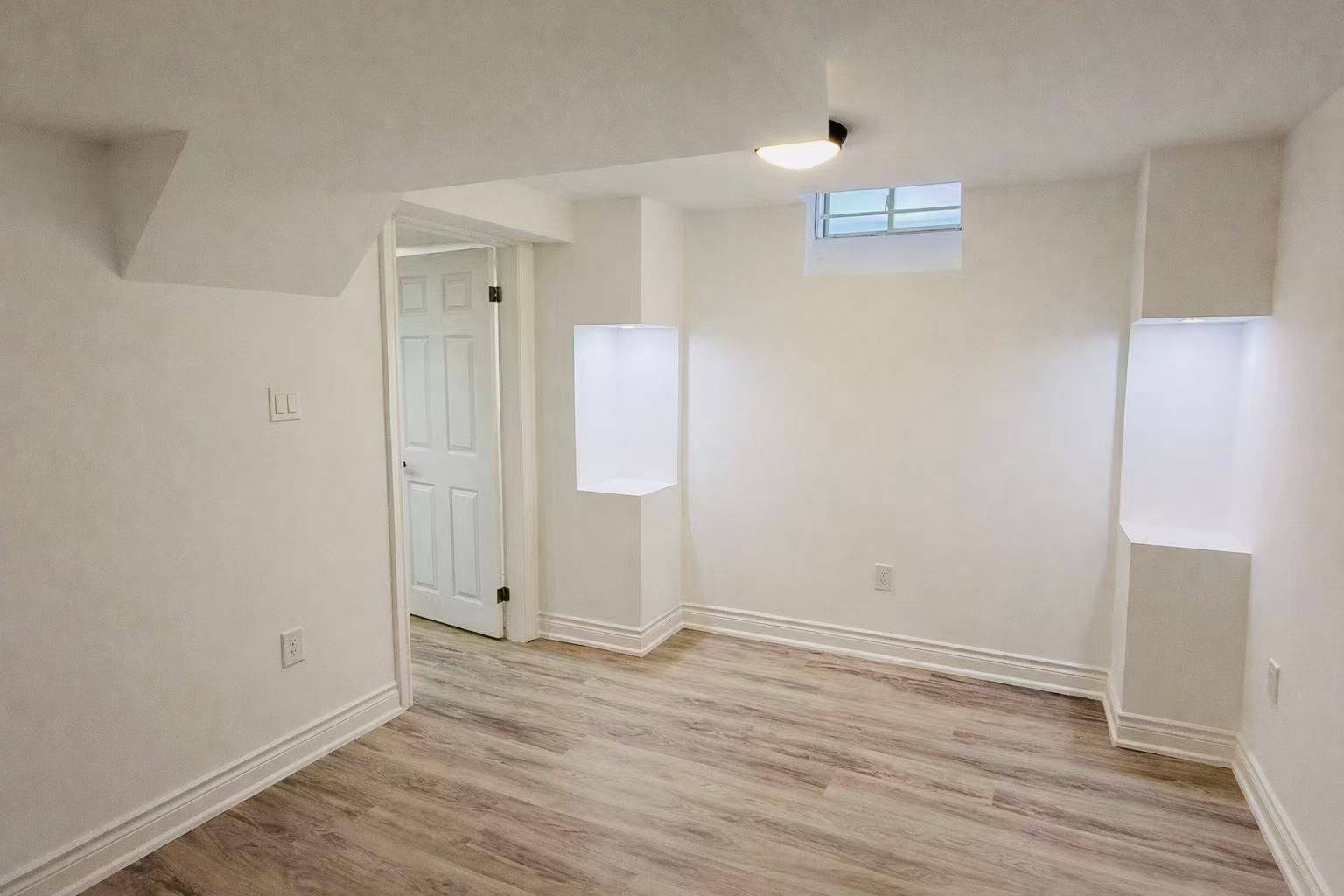 Markham, ON L6C 2X5,135 Warren Bradley ST #Bsmt