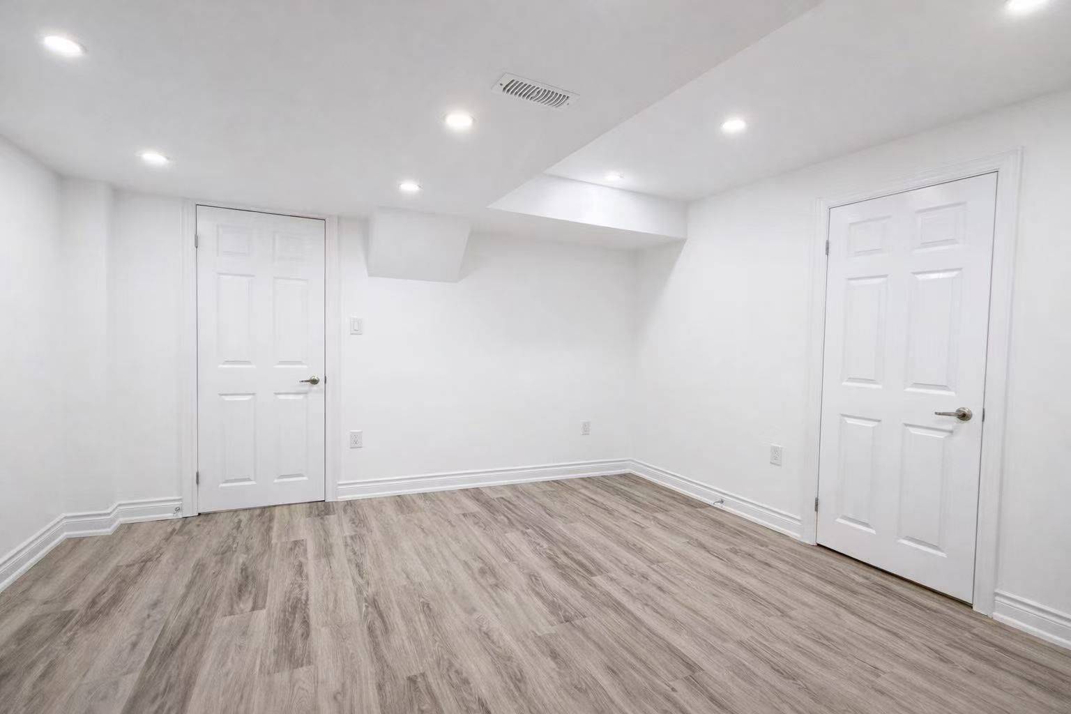 Markham, ON L6C 2X5,135 Warren Bradley ST #Bsmt