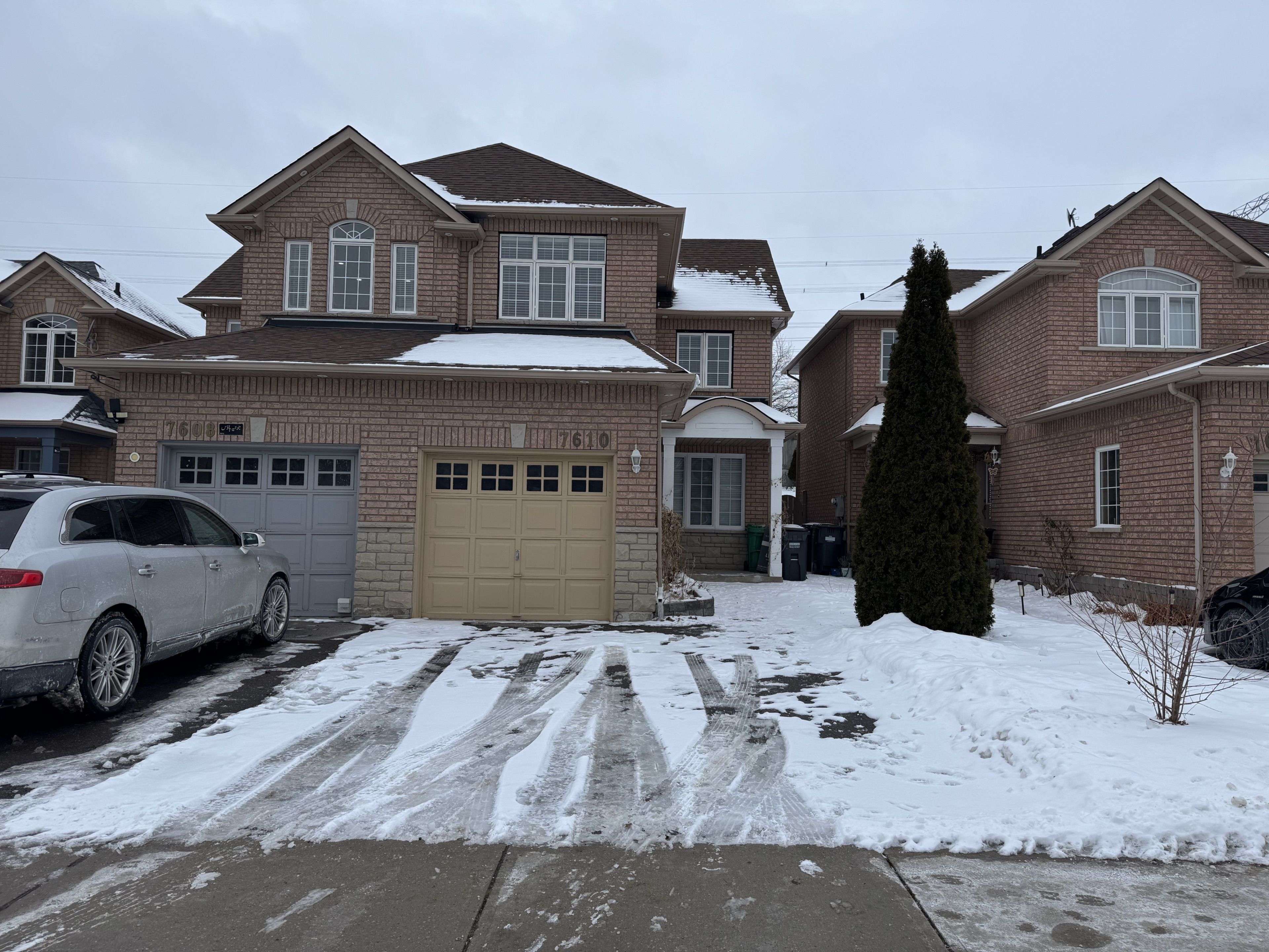 Mississauga, ON L5N 8A7,7610 Black Walnut TRL