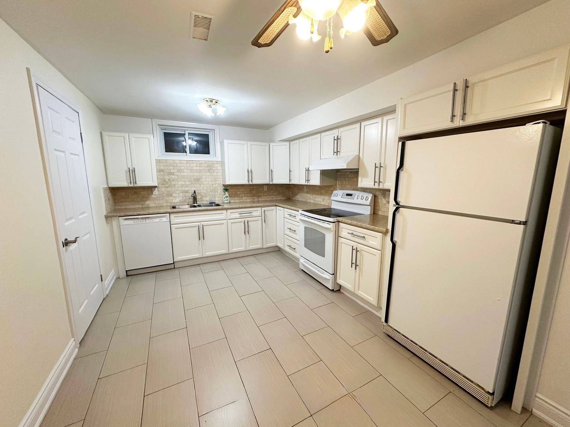 Mississauga, ON L5B 3E7,2461 President BLVD #Bsmt