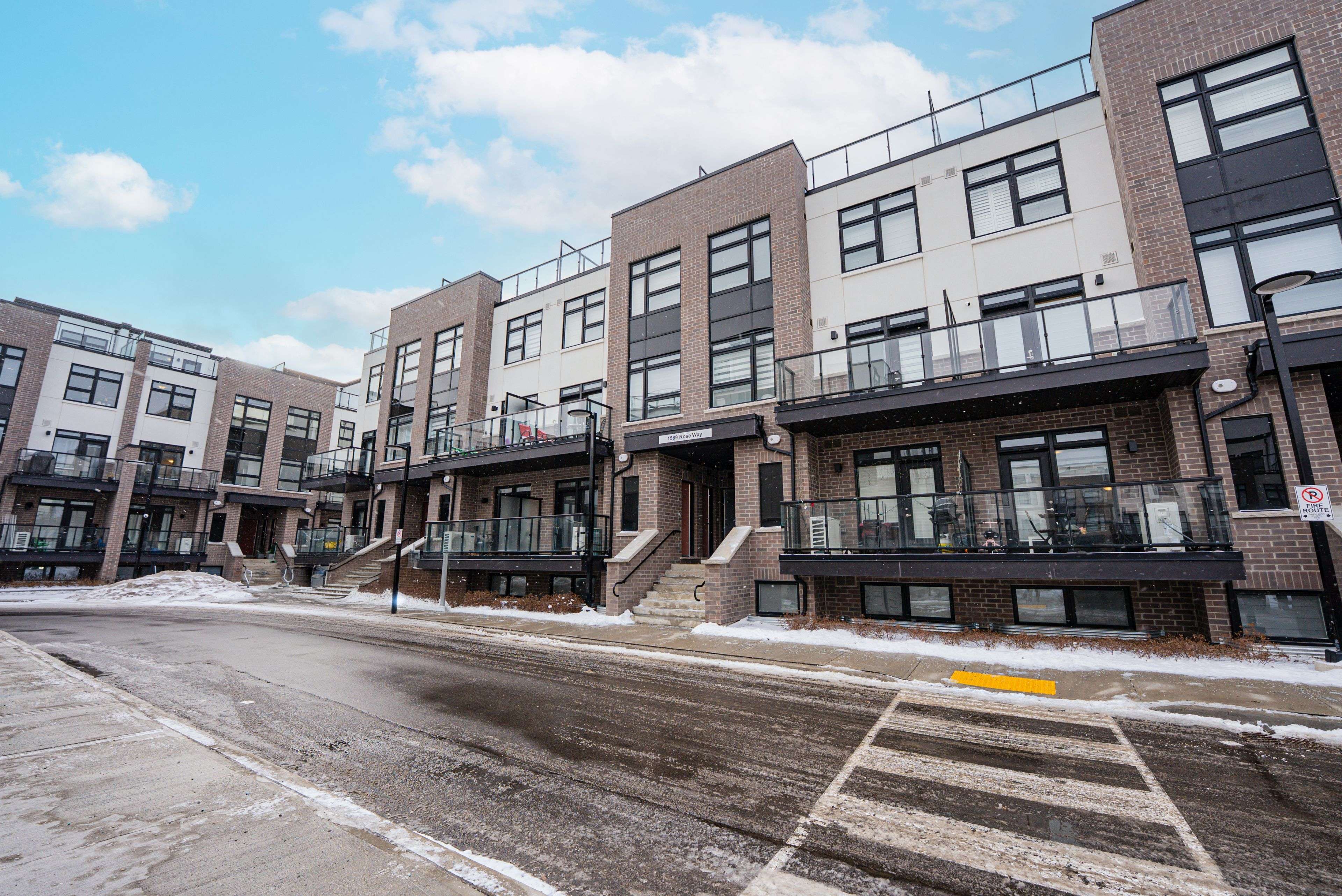 Milton, ON L9E 0J2,1589 Rose WAY #105