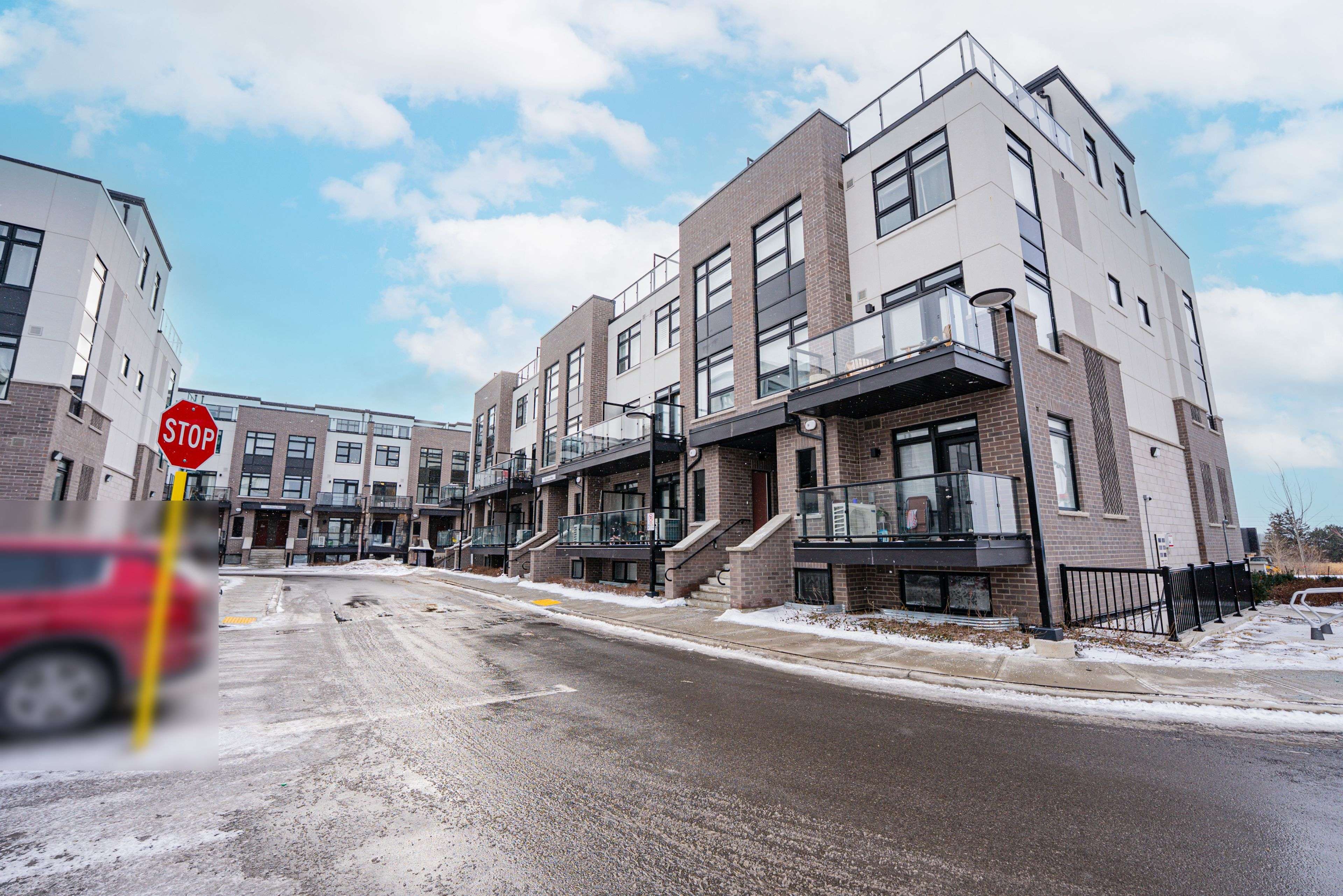 Milton, ON L9E 0J2,1589 Rose WAY #105