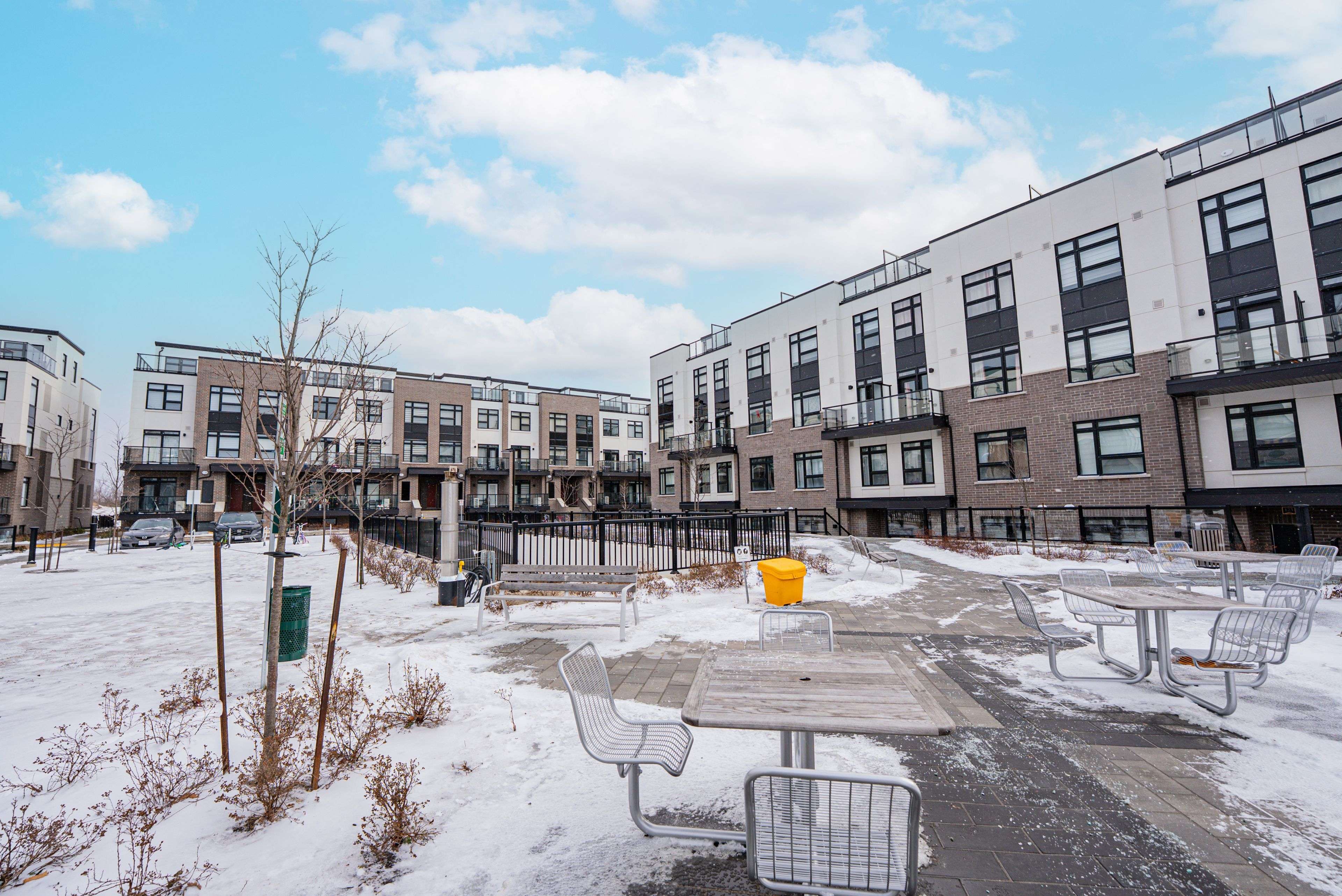 Milton, ON L9E 0J2,1589 Rose WAY #105