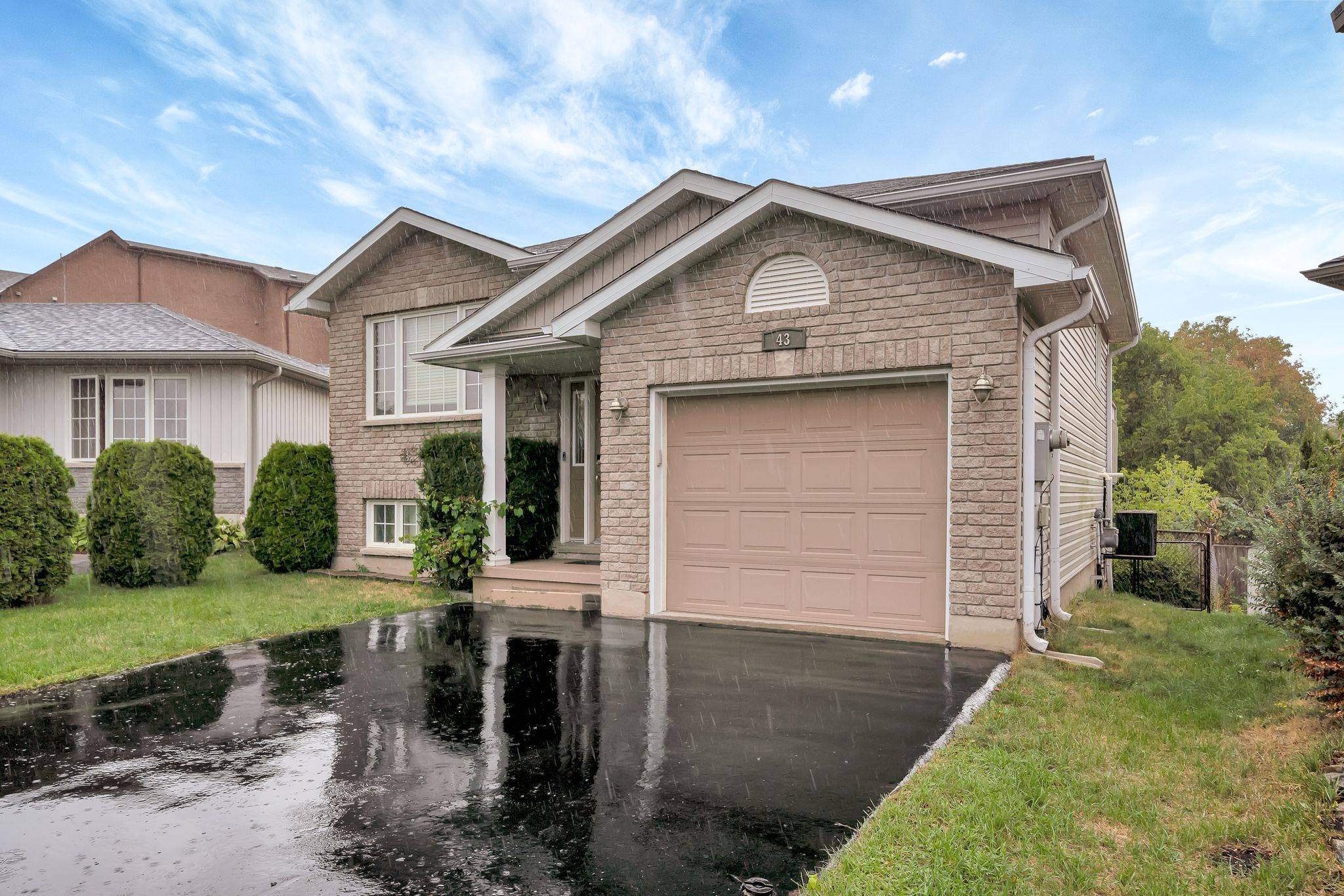 Belleville, ON K8N 5Z6,43 Follwell CRES