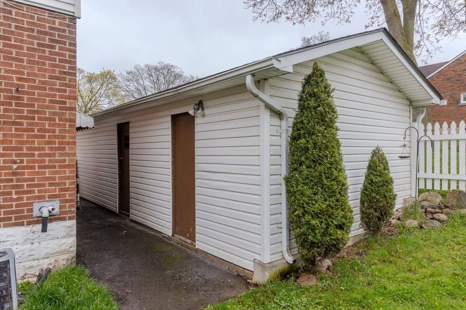 Niagara Falls, ON L2G 4E3,5717 Lowell AVE