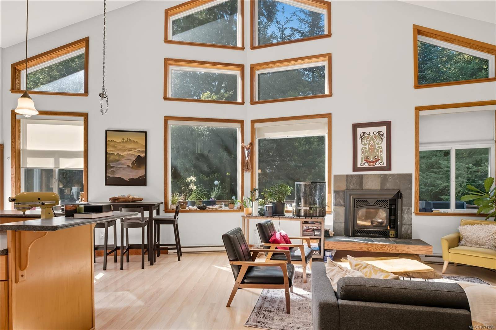 Ucluelet, BC V0R 3A0,978 Peninsula Rd