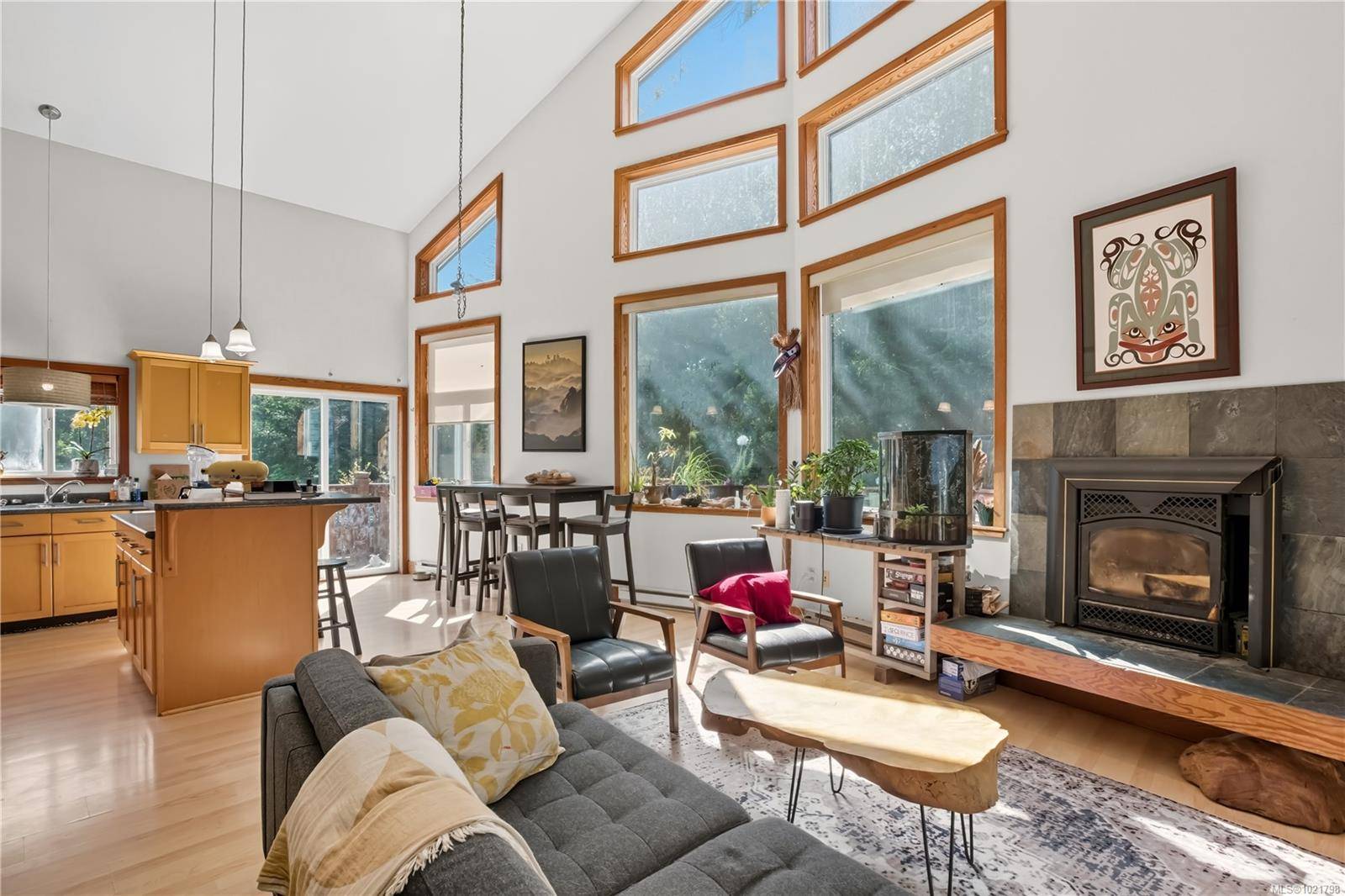 Ucluelet, BC V0R 3A0,978 Peninsula Rd