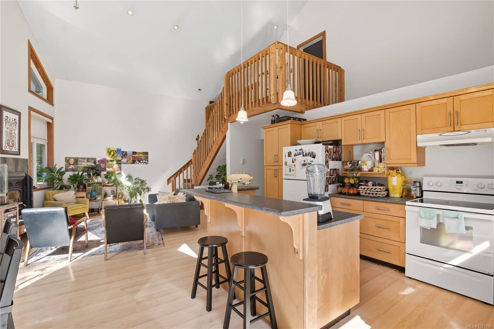 Ucluelet, BC V0R 3A0,978 Peninsula Rd