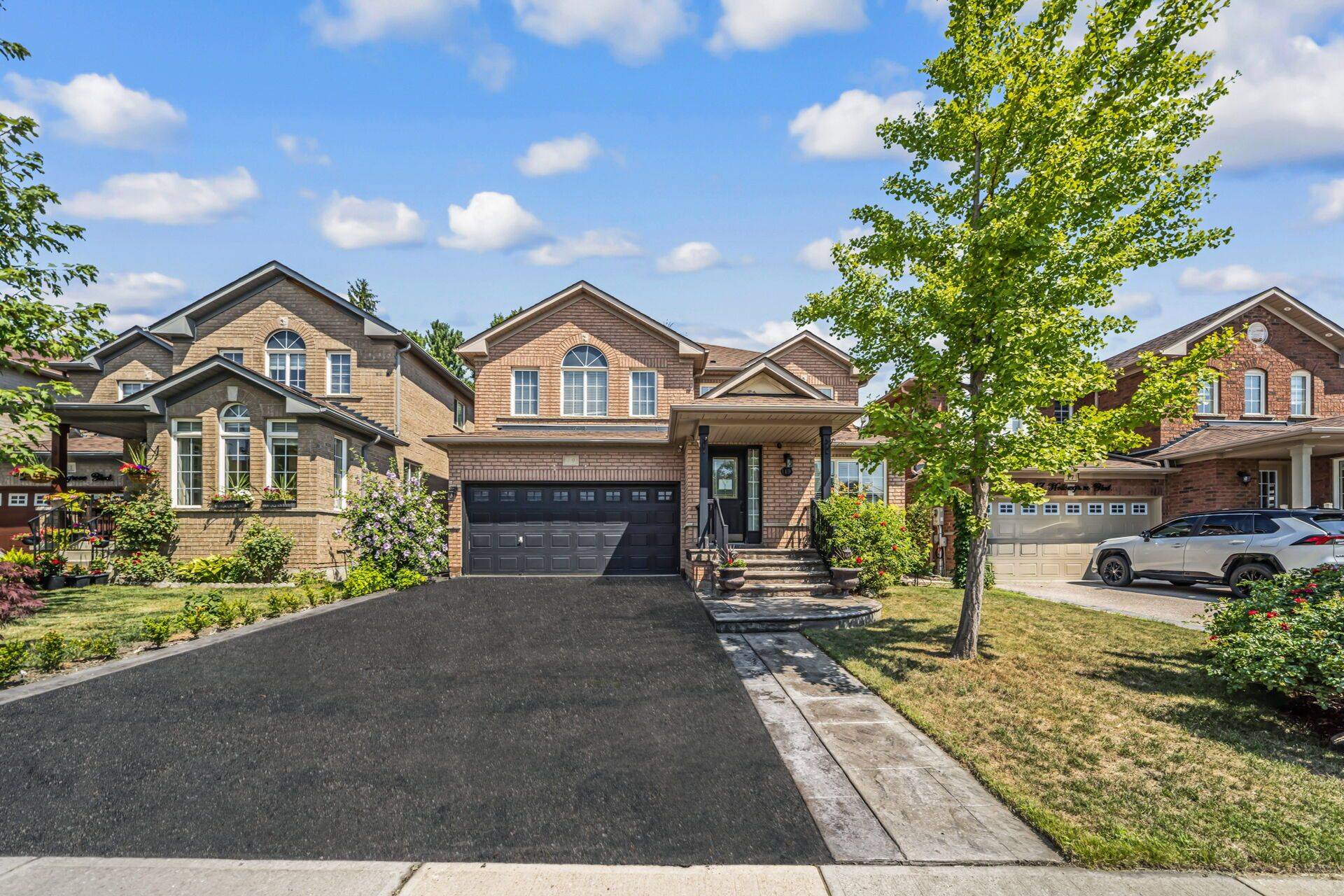 Brampton, ON L6P 1B1,19 Hollowgrove BLVD